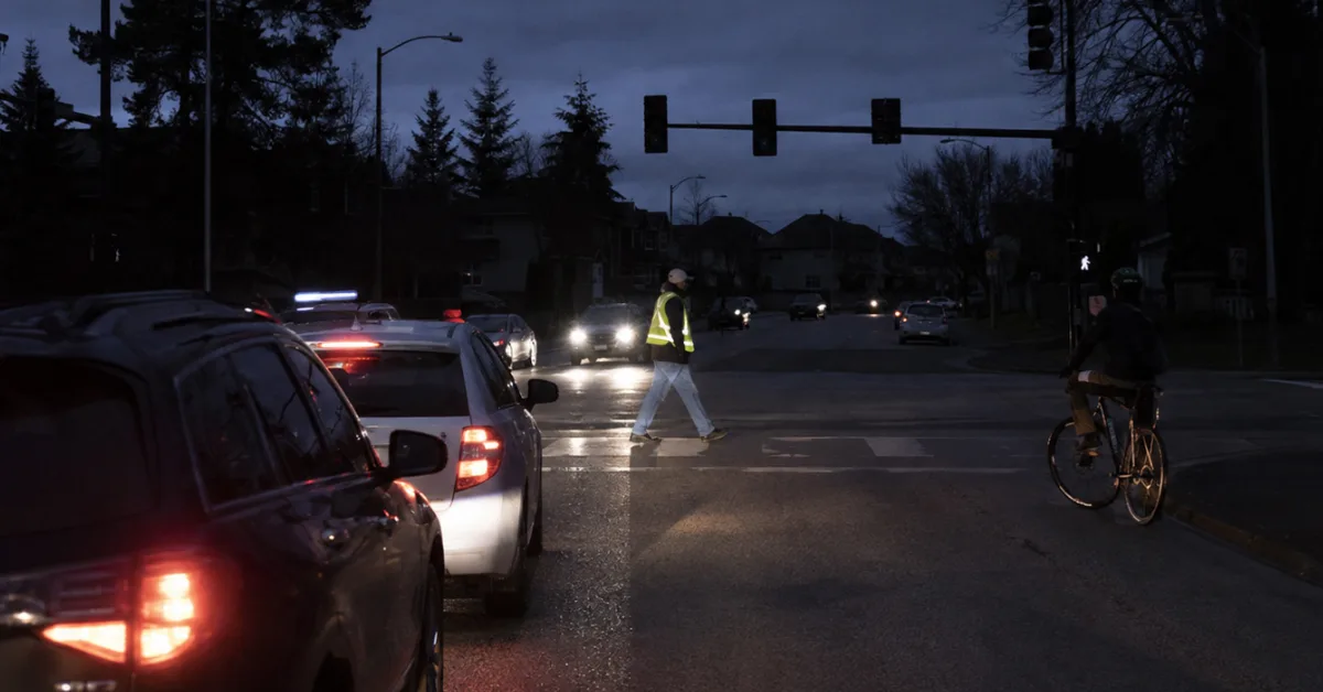 Ampeln aus, Straßen im Chaos: So bewegst du dich beim Blackout sicher